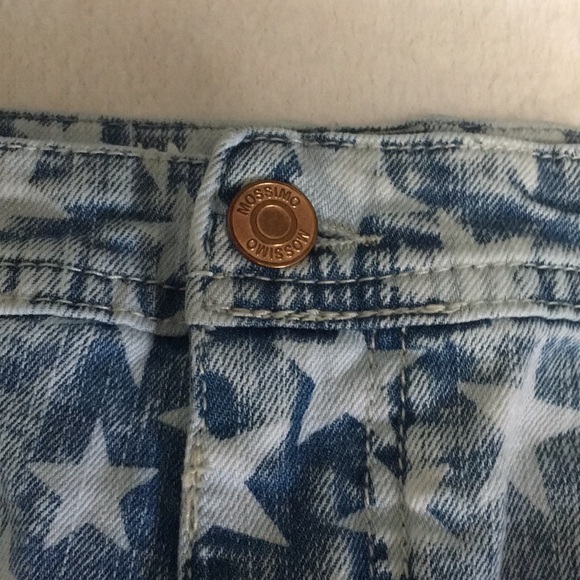 Mossimo High Rise shirt shirt denim shorts with distressing & stars size 8/29 - Picture 2 of 5